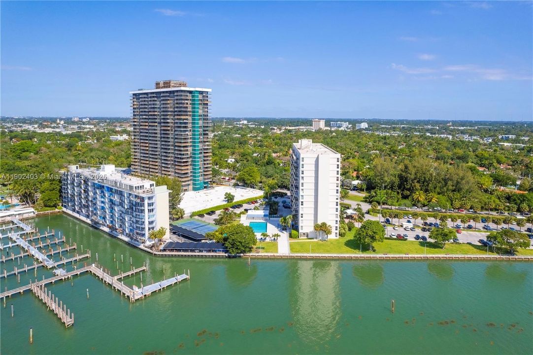 For Sale: $257,000 (0 beds, 1 baths, 580 Square Feet)