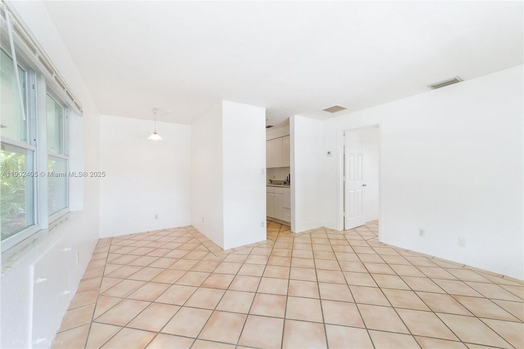 For Rent: $1,575 (1 beds, 1 baths, 440 Square Feet)