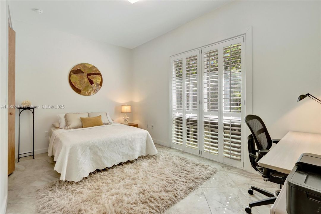 For Sale: $4,450,000 (3 beds, 2 baths, 2025 Square Feet)