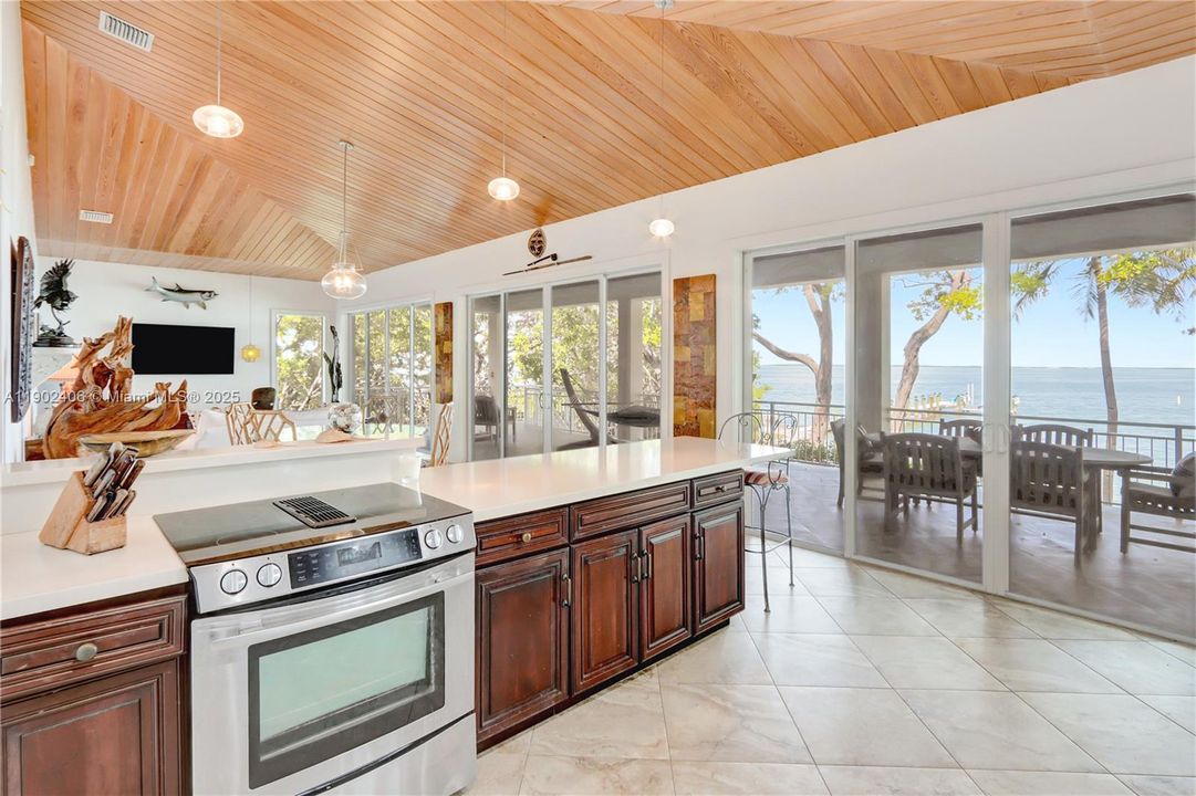 For Sale: $4,450,000 (3 beds, 2 baths, 2025 Square Feet)