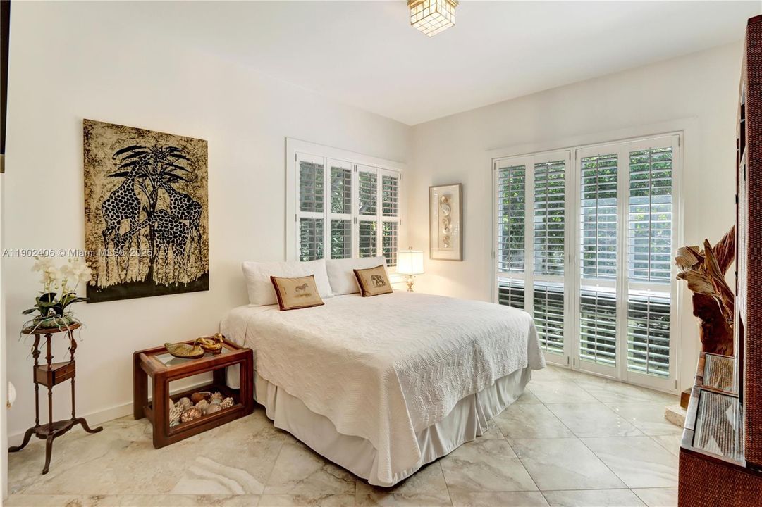 For Sale: $4,450,000 (3 beds, 2 baths, 2025 Square Feet)