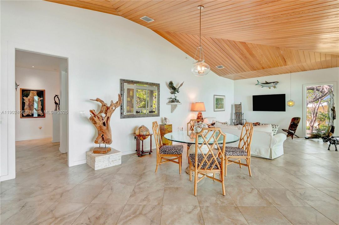 For Sale: $4,450,000 (3 beds, 2 baths, 2025 Square Feet)