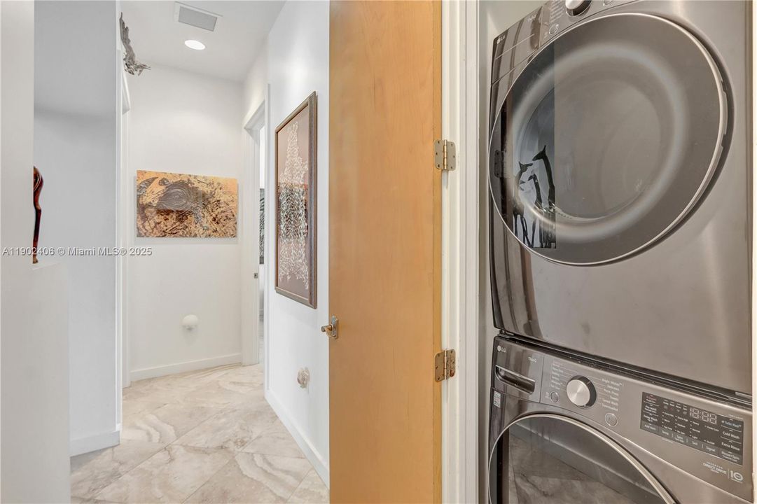 For Sale: $4,450,000 (3 beds, 2 baths, 2025 Square Feet)