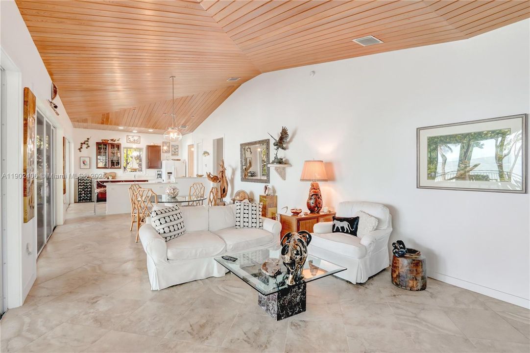 For Sale: $4,450,000 (3 beds, 2 baths, 2025 Square Feet)