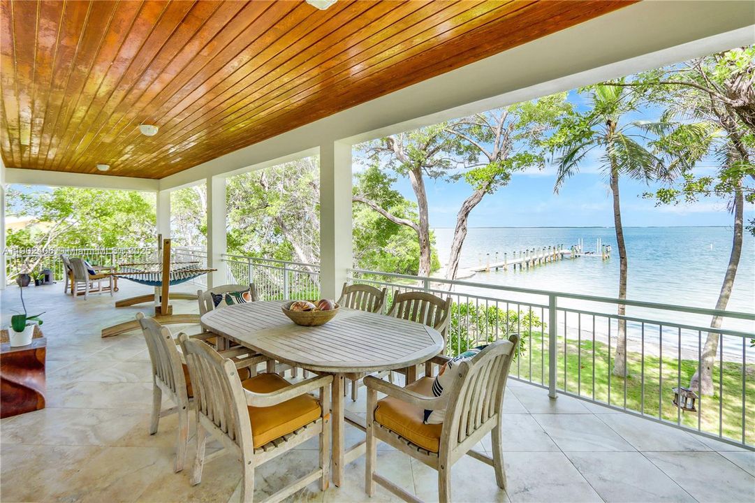 For Sale: $4,450,000 (3 beds, 2 baths, 2025 Square Feet)