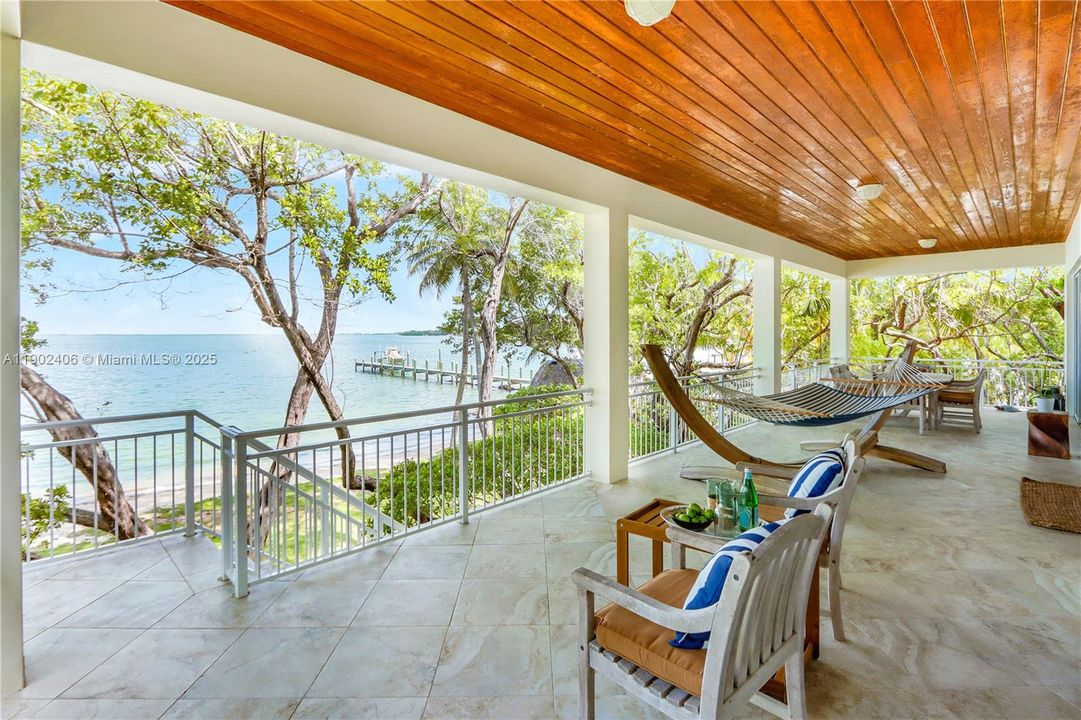 For Sale: $4,450,000 (3 beds, 2 baths, 2025 Square Feet)