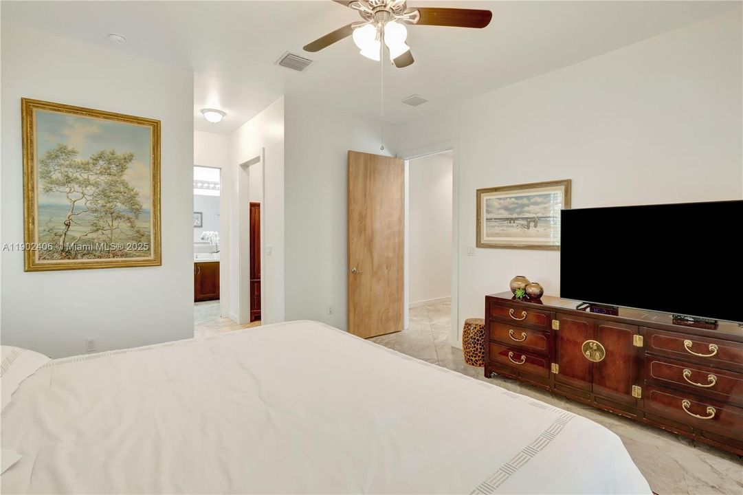 For Sale: $4,450,000 (3 beds, 2 baths, 2025 Square Feet)