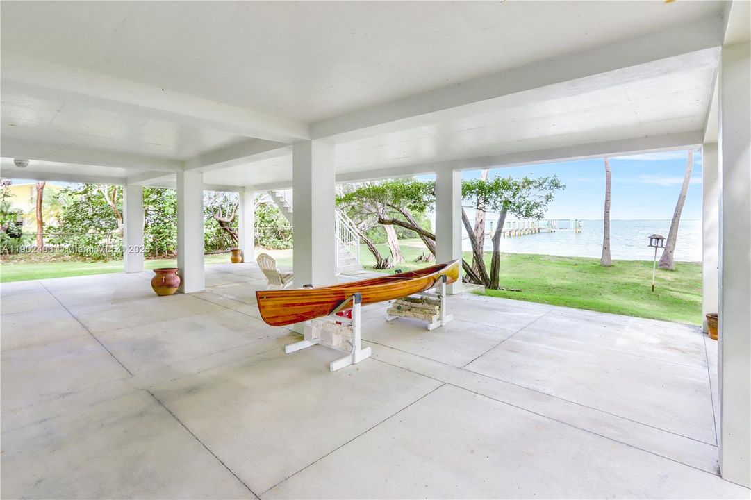 For Sale: $4,450,000 (3 beds, 2 baths, 2025 Square Feet)