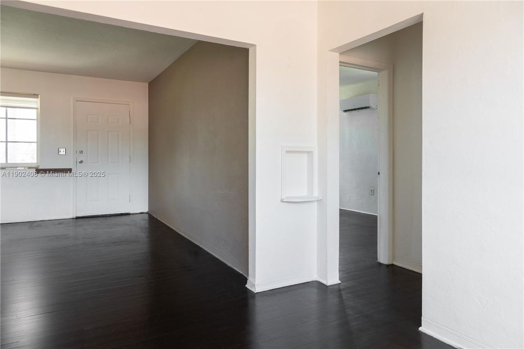 For Rent: $1,900 (1 beds, 1 baths, 5549 Square Feet)