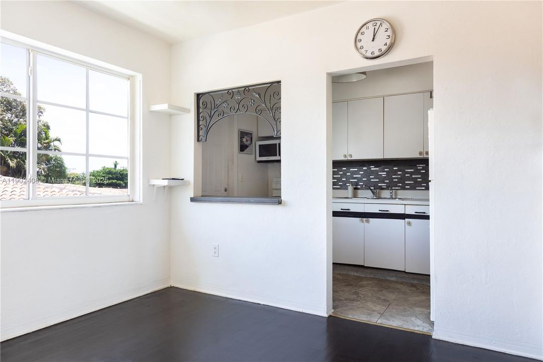 For Rent: $1,900 (1 beds, 1 baths, 5549 Square Feet)