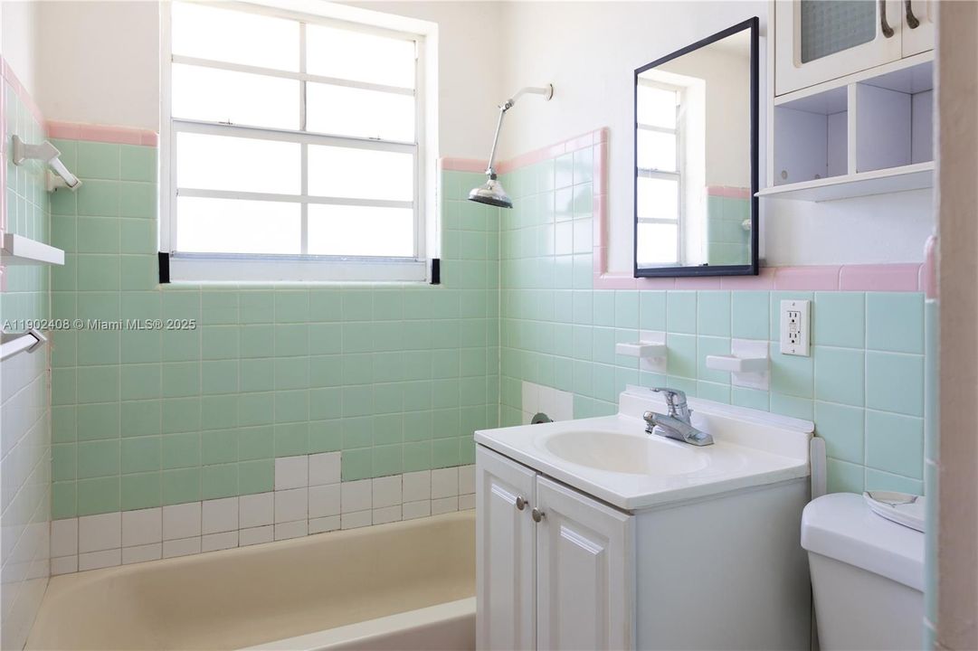 For Rent: $1,900 (1 beds, 1 baths, 5549 Square Feet)