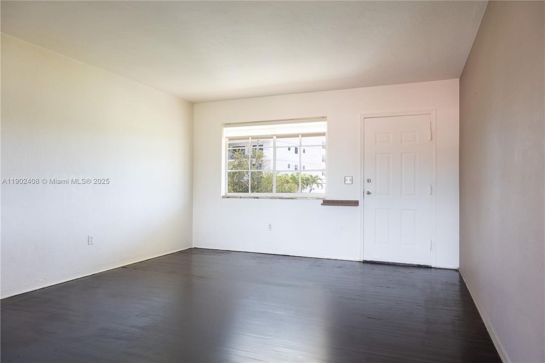 For Rent: $1,900 (1 beds, 1 baths, 5549 Square Feet)