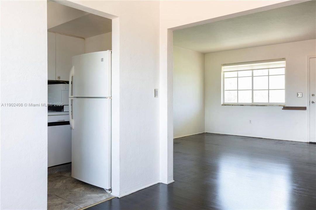 For Rent: $1,900 (1 beds, 1 baths, 5549 Square Feet)
