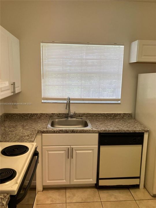 Recently Rented: $2,100 (2 beds, 2 baths, 807 Square Feet)