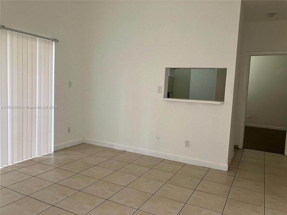 Recently Rented: $2,100 (2 beds, 2 baths, 807 Square Feet)