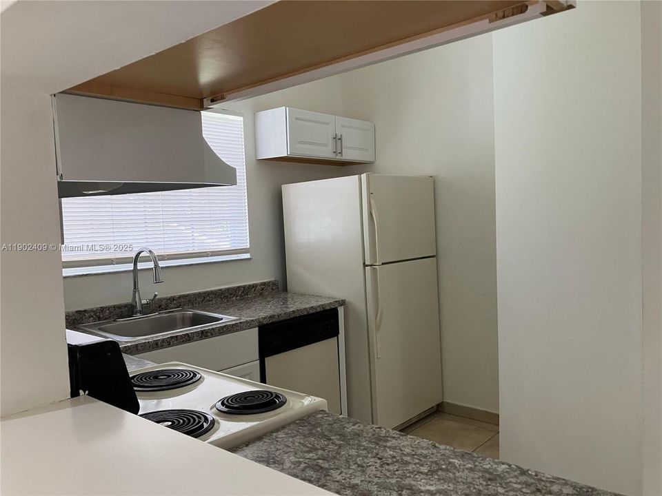 Recently Rented: $2,100 (2 beds, 2 baths, 807 Square Feet)