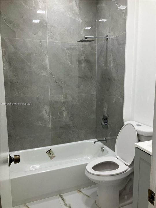 Recently Rented: $2,100 (2 beds, 2 baths, 807 Square Feet)