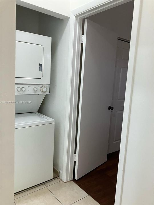 Recently Rented: $2,100 (2 beds, 2 baths, 807 Square Feet)