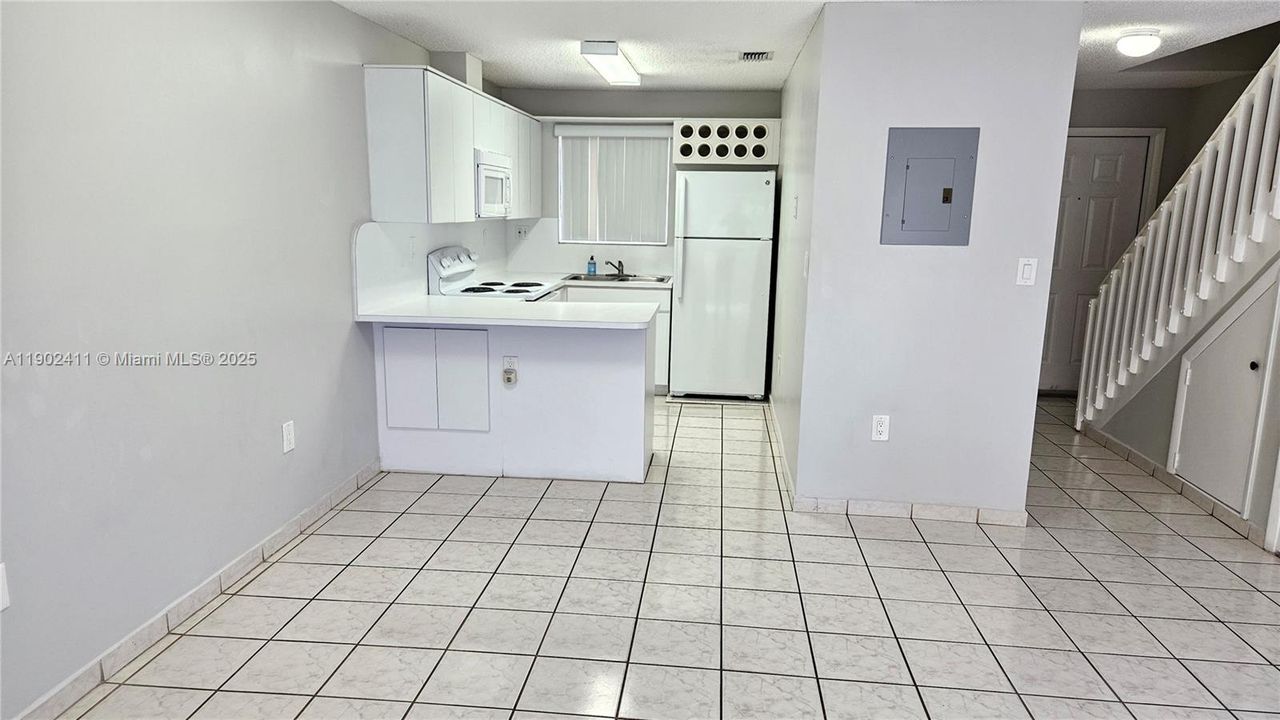 For Rent: $2,500 (2 beds, 2 baths, 1020 Square Feet)