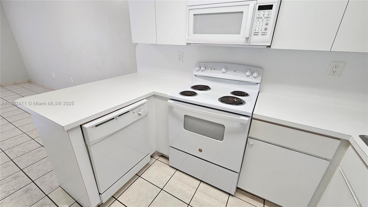 For Rent: $2,500 (2 beds, 2 baths, 1020 Square Feet)