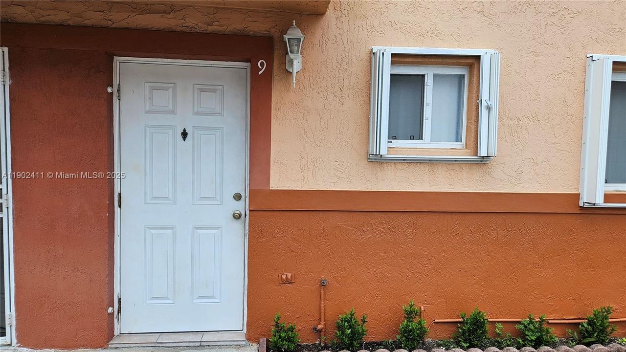 For Rent: $2,500 (2 beds, 2 baths, 1020 Square Feet)