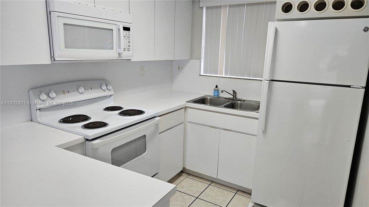 For Rent: $2,500 (2 beds, 2 baths, 1020 Square Feet)