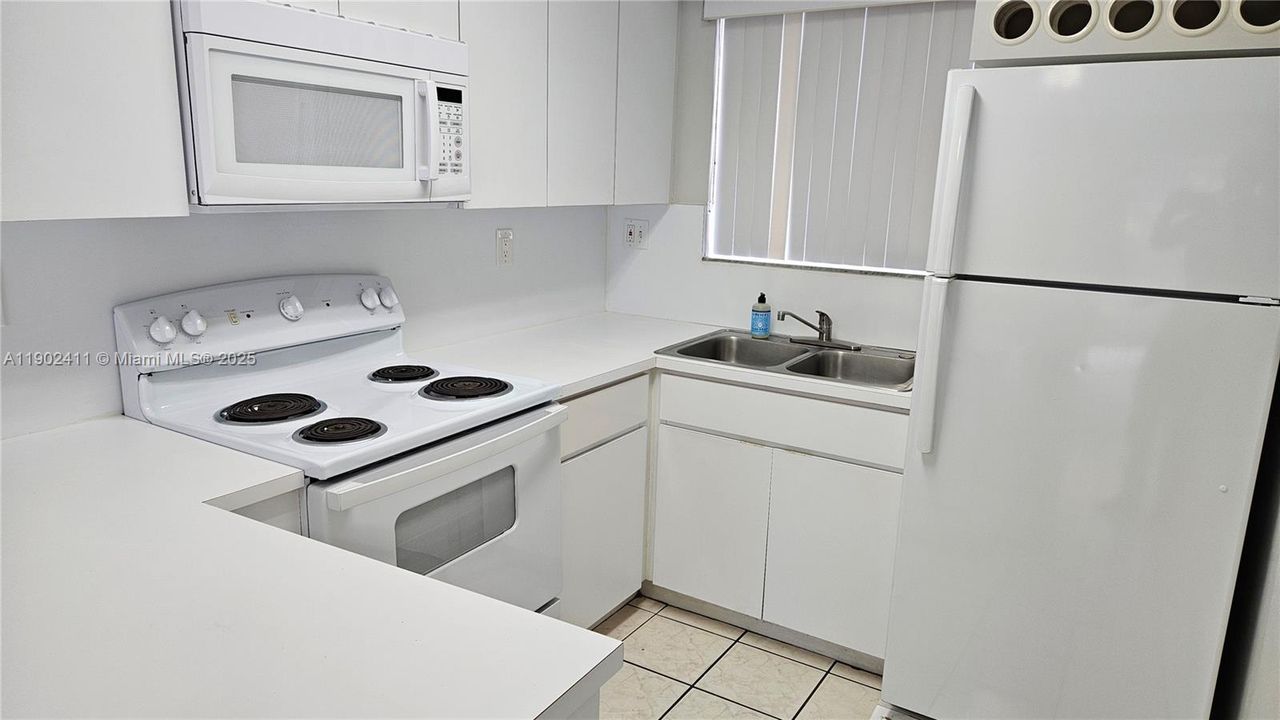 For Rent: $2,500 (2 beds, 2 baths, 1020 Square Feet)