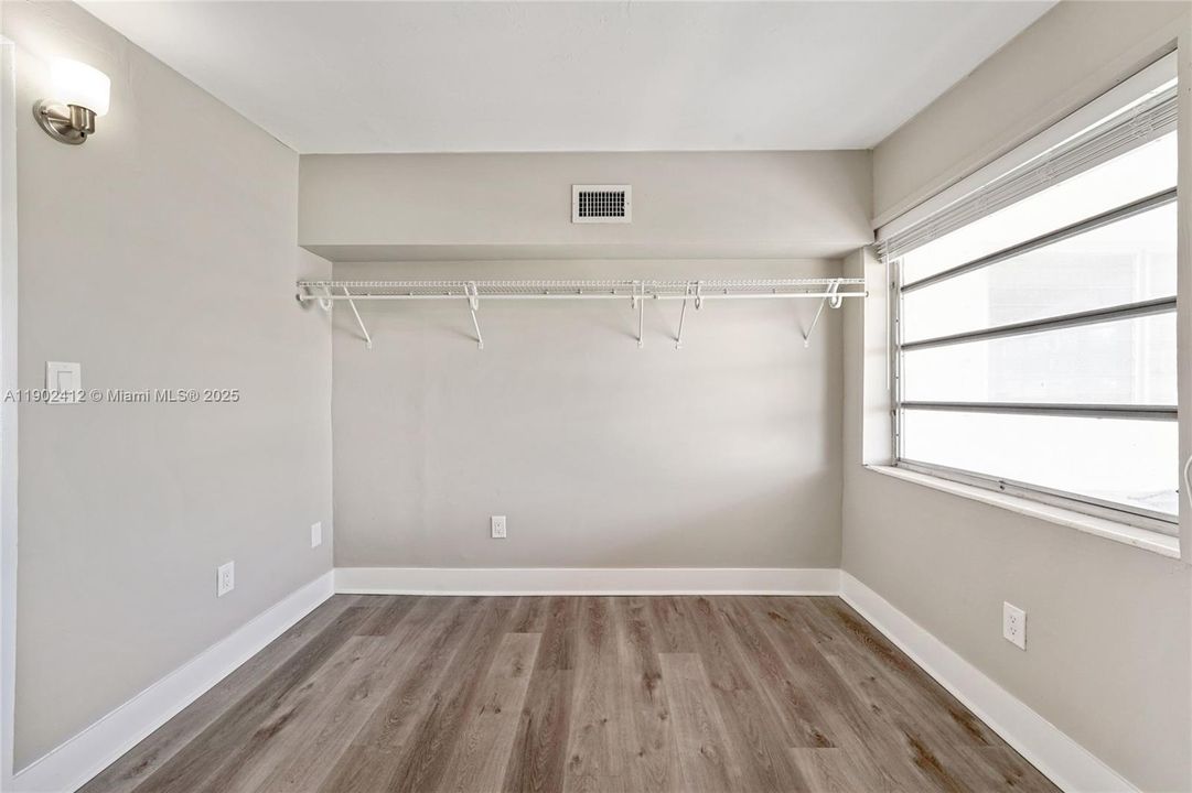 For Sale: $509,900 (4 beds, 2 baths, 1472 Square Feet)