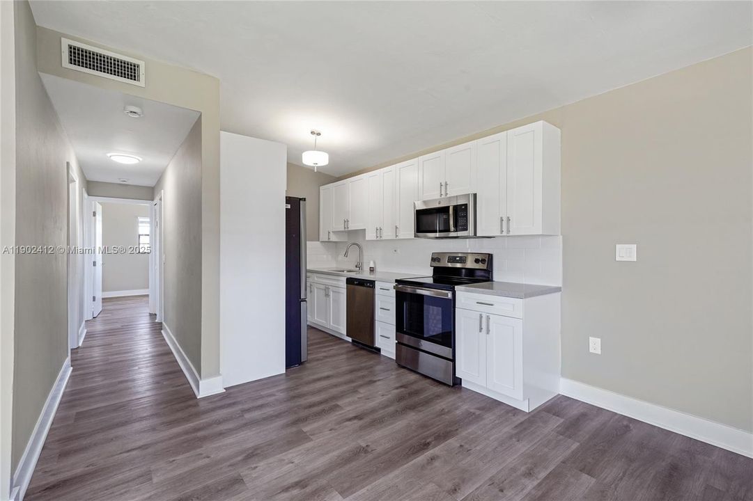 For Sale: $509,900 (4 beds, 2 baths, 1472 Square Feet)