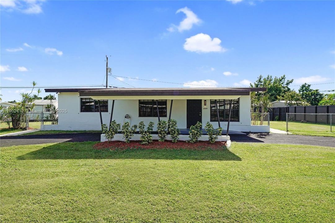 For Sale: $509,900 (4 beds, 2 baths, 1472 Square Feet)