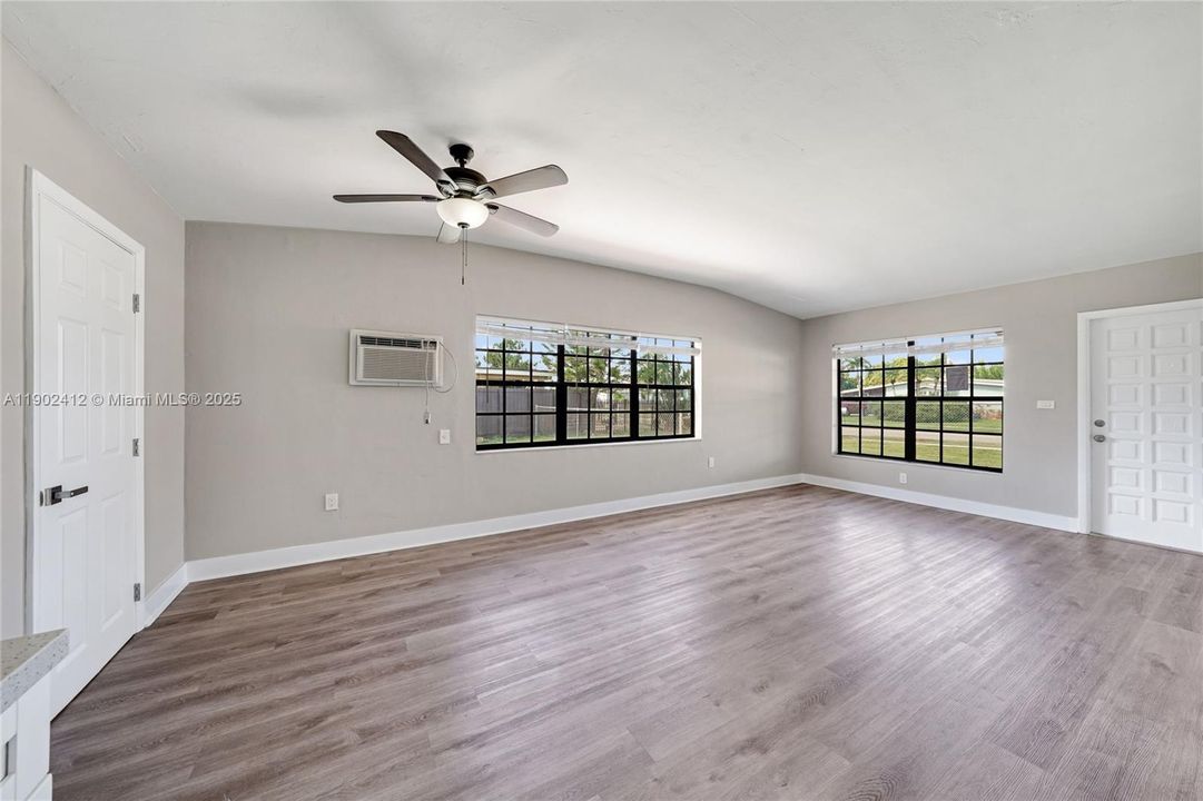 For Sale: $509,900 (4 beds, 2 baths, 1472 Square Feet)