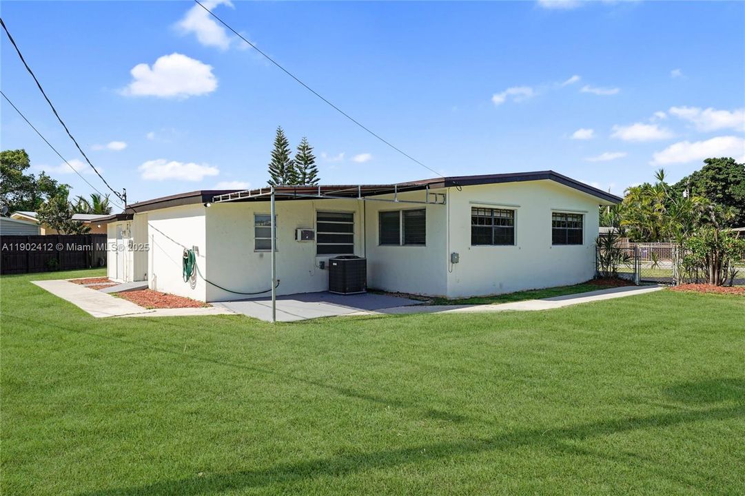 For Sale: $509,900 (4 beds, 2 baths, 1472 Square Feet)