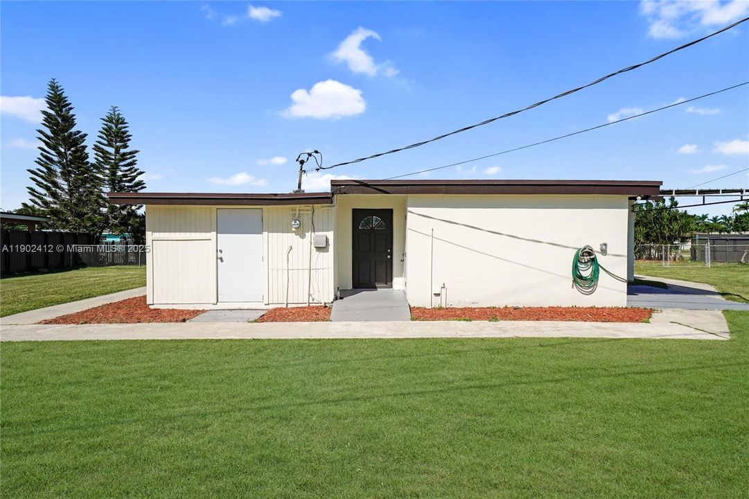 For Sale: $509,900 (4 beds, 2 baths, 1472 Square Feet)