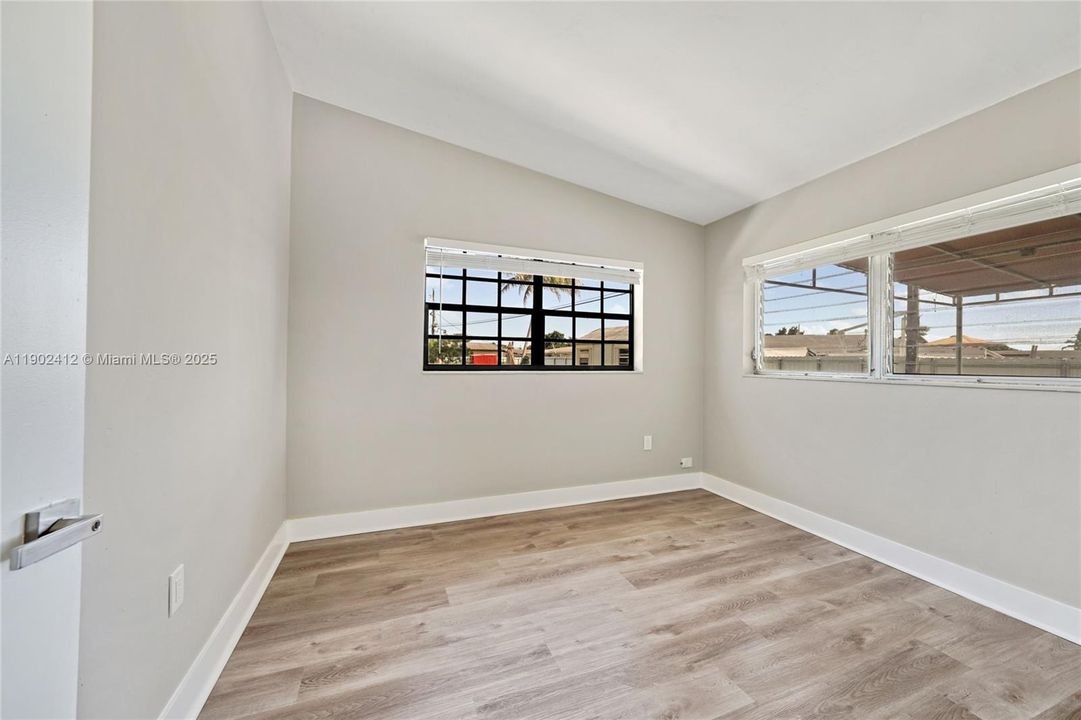 For Sale: $509,900 (4 beds, 2 baths, 1472 Square Feet)