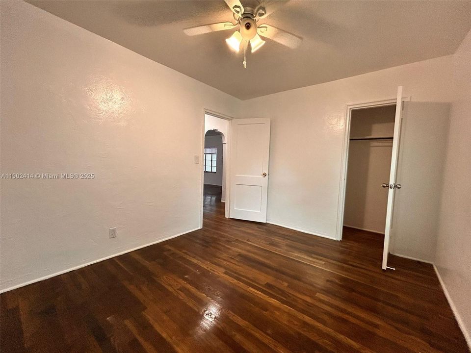 合同活跃: $1,850 (2 贝兹, 1 浴室, 2594 平方英尺)