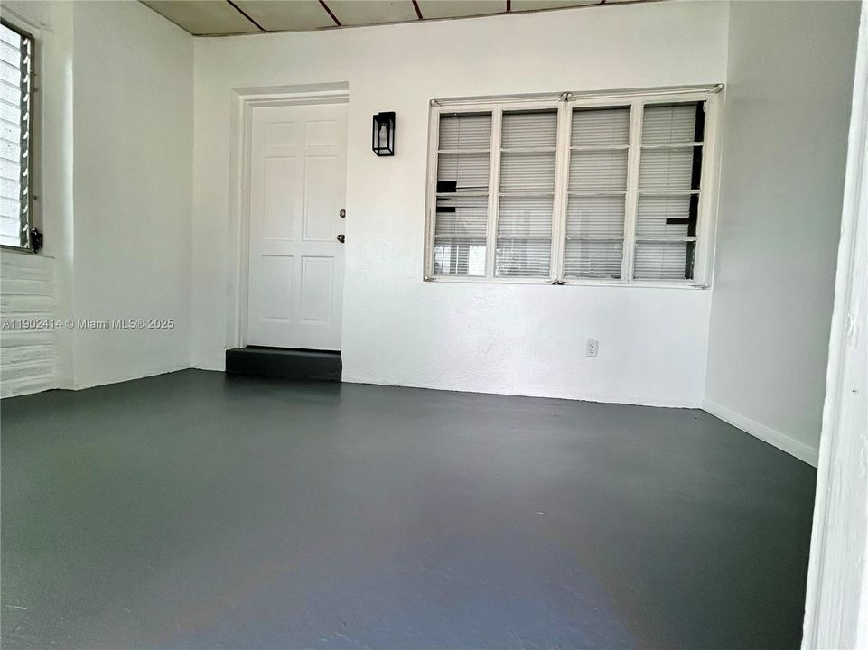 合同活跃: $1,850 (2 贝兹, 1 浴室, 2594 平方英尺)