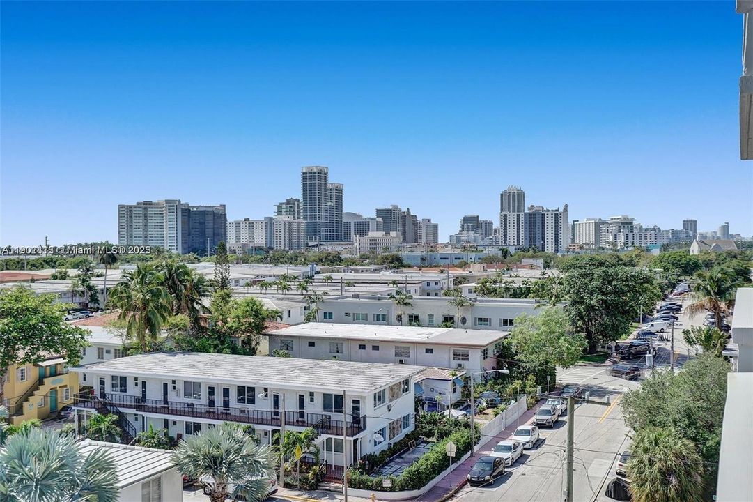 For Sale: $259,000 (1 beds, 1 baths, 805 Square Feet)