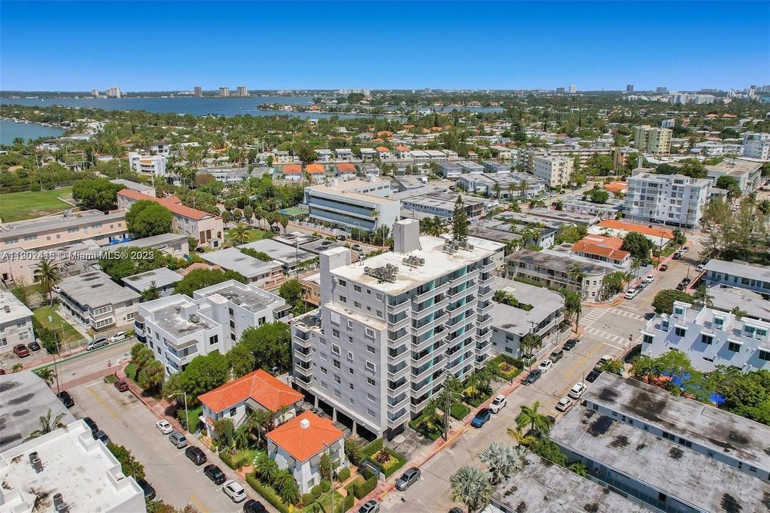 For Sale: $259,000 (1 beds, 1 baths, 805 Square Feet)