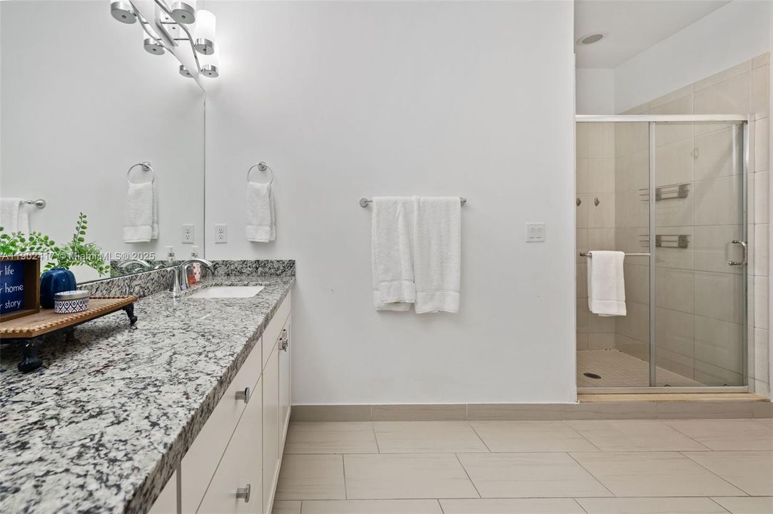 На продажу: $600,000 (3 спален, 3 ванн, 1985 Квадратных фут)