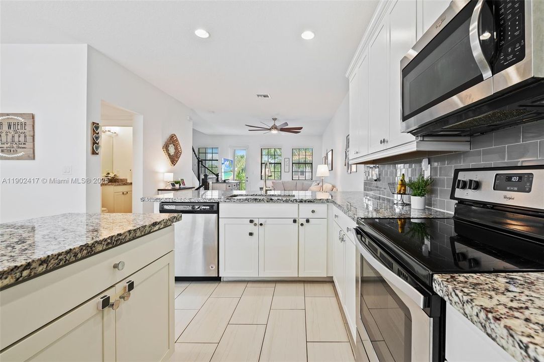 На продажу: $600,000 (3 спален, 3 ванн, 1985 Квадратных фут)