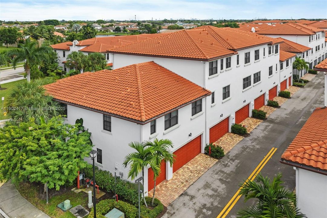 На продажу: $600,000 (3 спален, 3 ванн, 1985 Квадратных фут)