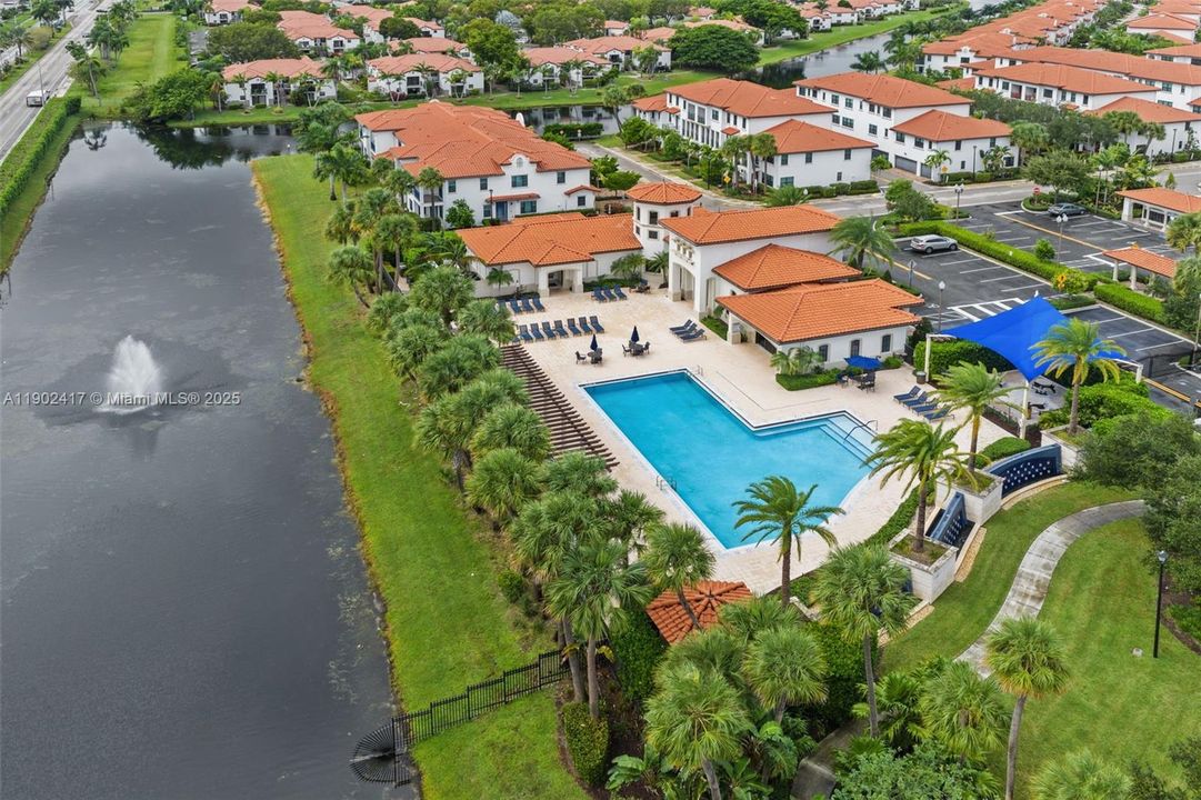 На продажу: $600,000 (3 спален, 3 ванн, 1985 Квадратных фут)