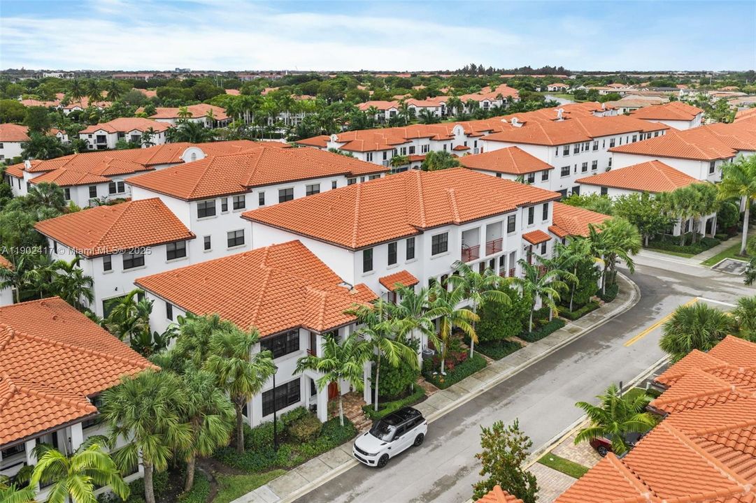 На продажу: $600,000 (3 спален, 3 ванн, 1985 Квадратных фут)