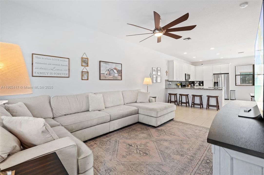 На продажу: $600,000 (3 спален, 3 ванн, 1985 Квадратных фут)