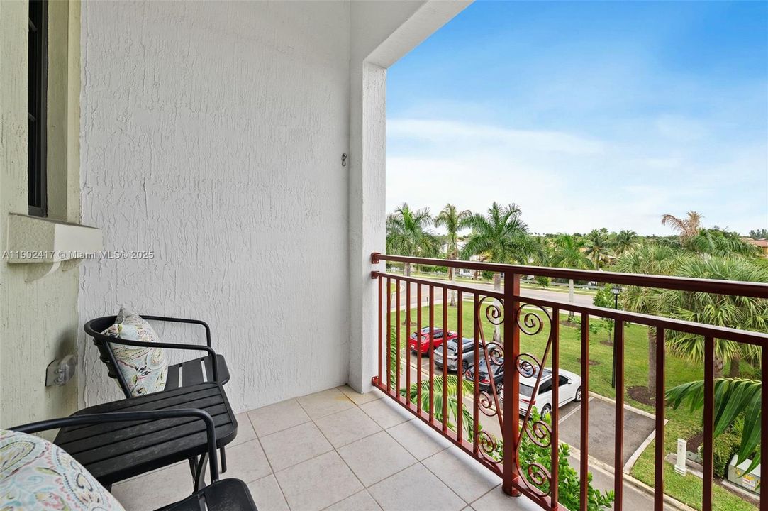 На продажу: $600,000 (3 спален, 3 ванн, 1985 Квадратных фут)