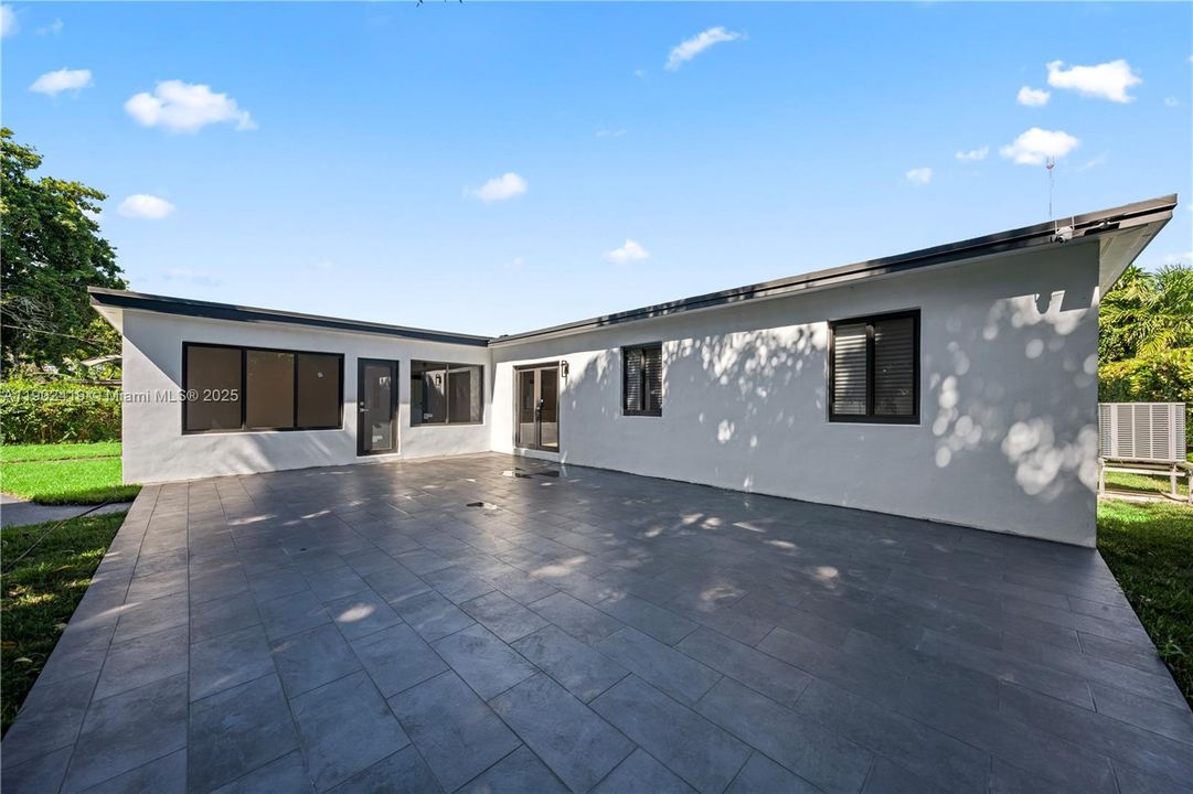 For Sale: $599,999 (3 beds, 2 baths, 1627 Square Feet)