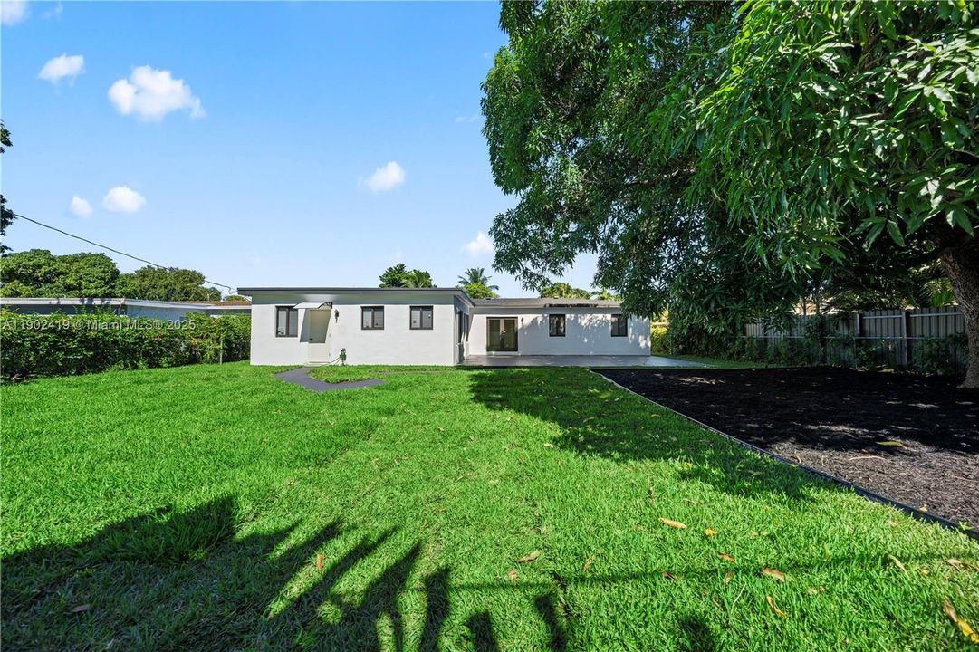 For Sale: $599,999 (3 beds, 2 baths, 1627 Square Feet)