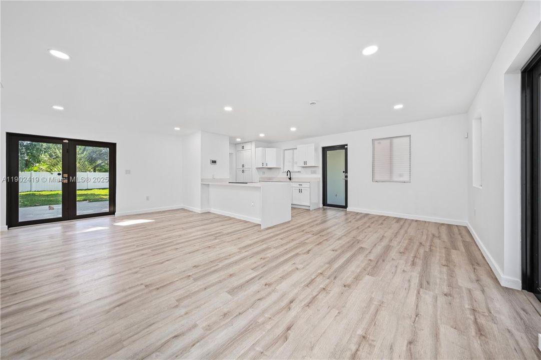 For Sale: $599,999 (3 beds, 2 baths, 1627 Square Feet)