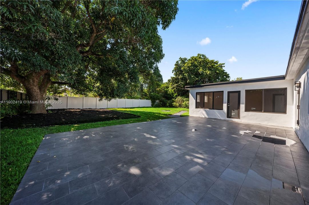 For Sale: $599,999 (3 beds, 2 baths, 1627 Square Feet)