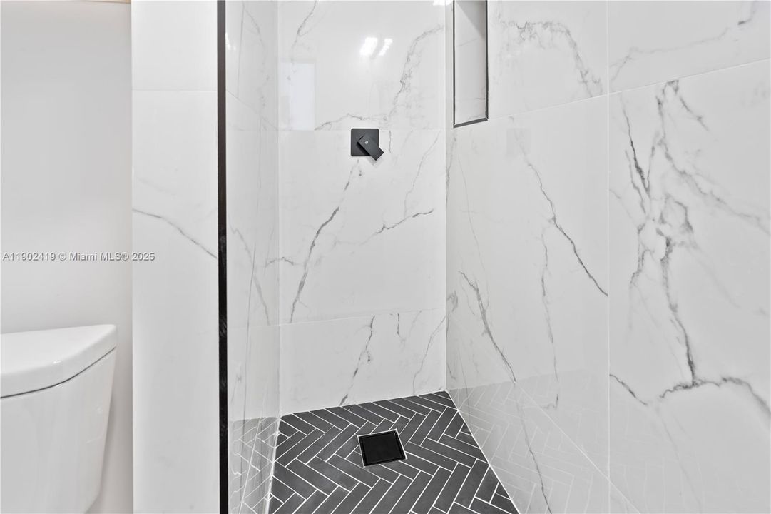 For Sale: $599,999 (3 beds, 2 baths, 1627 Square Feet)